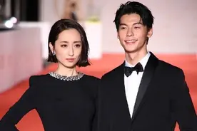 柯佳嬿凭《想见你》再夺金钟，前男友王柏杰颁奖，全程尴尬无交流图片