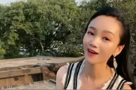 安徽台一姐周群晒近照，48岁面色红润气质佳，身姿婀娜不似仨孩妈图片