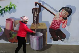 墙壁上的童年记忆：压水井、跳皮筋、掰玉米，有的再也看不到了图片