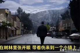 男子满身是伤从树林里起来，来到奇怪的小镇，最后居然出不去图片