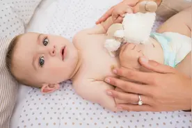 宝宝穿纸尿裤有啥讲究？研究发现：不是想穿就穿，有个细节很关键图片