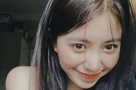 小说：我躲在你床上，会将你的床弄脏的图片