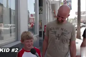 街头采访美国小朋友，孩子们告诉父亲自己做过最坏的事，全程搞笑图片