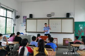 鹿寨县中渡镇开展法制禁毒知识讲座活动图片