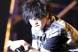 华晨宇：这个“大哥”有点儿萌图片