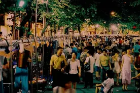 说起摆地摊，广州有“经验”图片