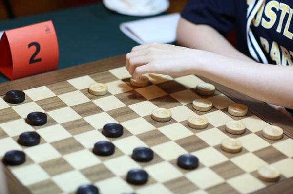 玻璃跳棋攻略（夜上海·悦动｜半小时就能学会的国际跳棋）