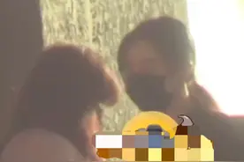 范冰冰夜会神秘男子？助理在酒店门口东张西望，相当的谨慎图片