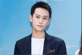 与杨紫分手后，秦俊杰被曝有新恋情，与侯梦瑶牵手回家好甜蜜图片