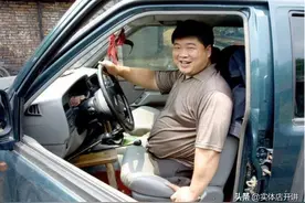 身高1米，娶1米7娇妻，开车游世界：站得更高的无腿慈善家唐毅图片