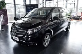 5米37的奔驰大7座MPV，价格便宜实惠还能赚钱，实拍奔驰威霆图片