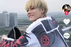 22岁男星官宣恋情！对女友告白送戒指崩溃大哭，两人已秘恋一年图片