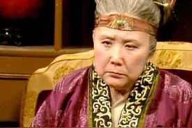 红楼梦：慈祥的贾母两次大发雷霆！暴露荣国府两房争权夺利的真相图片