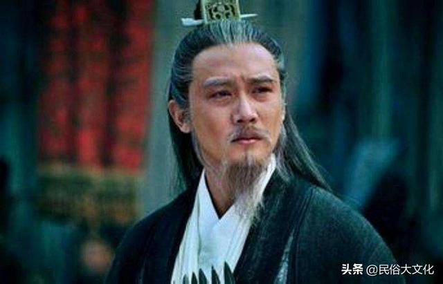 梦见自己梳头是什么预兆（老话常说晚不梳头）