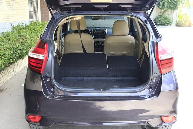 威驰FS试驾：空间超大超实用，省油省力低油耗！堪称家用车典范