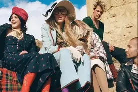 刘雯把“露袜”时尚带火了，既保暖又能秀身材，搭配打底裤也时髦图片