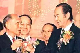 3位港澳特首扶灵，赌王何鸿燊的葬礼风光程度能比过霍英东吗？图片