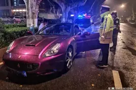 江苏南京：法拉利深夜“兜风”被重罚图片