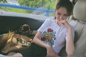 41岁陈乔恩晒男友视角美照 扎丸子头被赞18岁少女图片