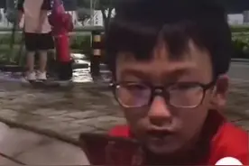 这个小男孩，真棒！图片