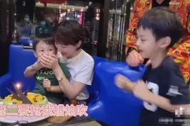 李好海底捞为太太庆生，爱子抢吹生日蜡烛，38岁晓敏腹部明显隆起图片