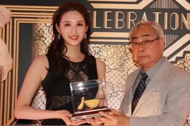 84岁爷孙恋男主去世，上演现实版的人走茶凉，无一位女友出席葬礼图片