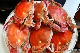 螃蟹蒸几分钟？冷水还是热水上锅？老渔民教你做，螃蟹鲜嫩不掉腿图片