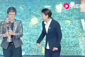 亚足联年度颁奖典礼结束，王霜获亚洲足球小姐，书写中国足球新历史视频封面