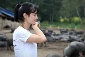 女大学生养猪2000头，怕无人娶用300头猪当嫁妆，如今怎么样了？图片