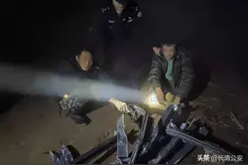 当小偷遇到马拉松选手的警察，而且是在大雾的晚上图片