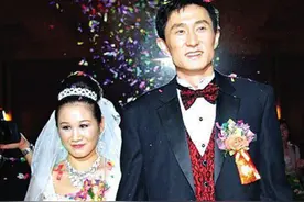 杜锋堪称杜大胆，娶“豪门”千金拥美娇妻，却曾被曝婚姻亮红灯图片