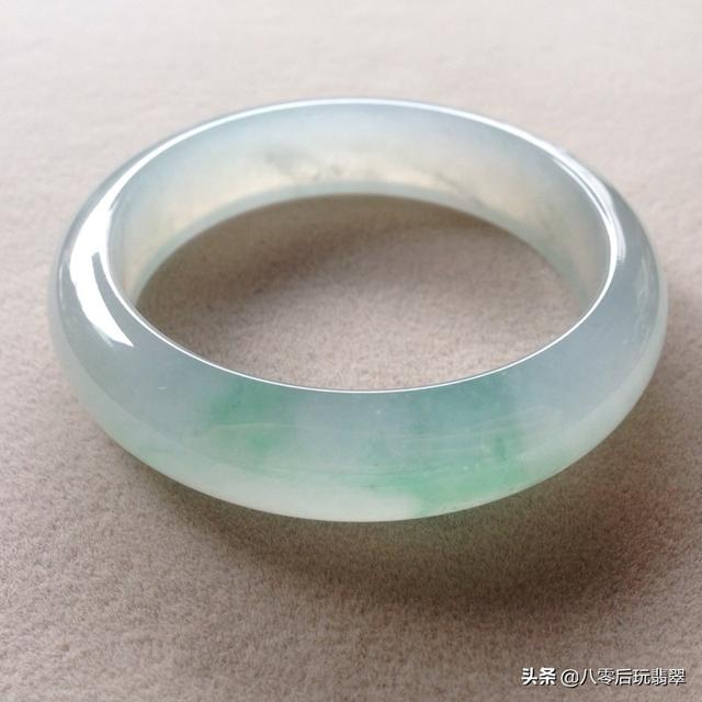 干白种翡翠的价格怎么样?我们要怎么鉴定它的真假?