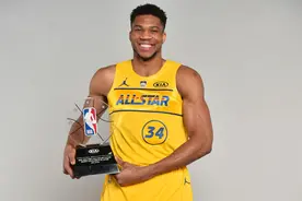 搂腰+主动击掌！你们还是在意彼此，哈登，这一次帮我照顾好他图片