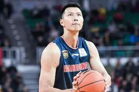 官宣！广东一口气注册10人，朱芳雨大手笔，两大悍将获5年大合同图片