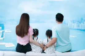 熊黛林晒一家四口温馨合照庆结婚4周年，隔空表白郭可颂超甜蜜图片