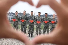 第71集团军官兵：战位告白，母亲，我爱您！图片