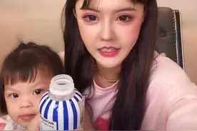 韩安冉斥责前夫不陪孩子，自己却嫌女儿臭，小猪妹黑眼圈明显图片