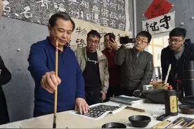 可惜了，明明可以做一个受人敬仰的书法家，他却选择了离经叛道图片