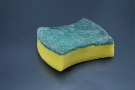 用旧的百洁布不要扔，留在家里真实用，一年能省不少钱，长见识了图片