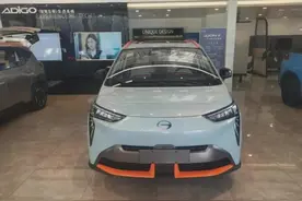 广汽埃安销售堵门索要绿本行驶证！车主权益和隐私谁来保障？图片