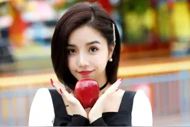 安崎甜美街拍写真图片图片