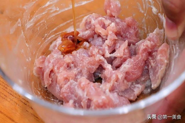 熬皮蛋瘦肉粥，直接放米煮就毁了！这才是正确的做法，香糯又养胃