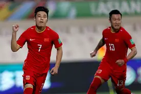 4归化同时首发，国足终于踢出血性，逼平澳大利亚顽强地生存下去图片