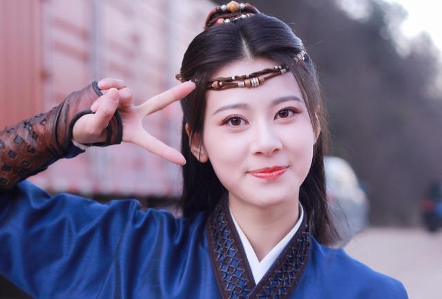 出道就演女主，搭档王一博惹人艳羡，22岁的她有什么来头？