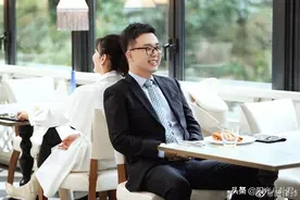 陆律师隐瞒婚史被取消合作，却与黄奕进展神速，带女儿约会照曝光图片