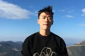 不求人生日直播，鲨鱼哟生日直播，小刘生日直播，画风差距有点大图片