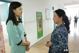 小学生因“名字”走红，连名带姓一共两画，老师：幸好还有一个钩图片