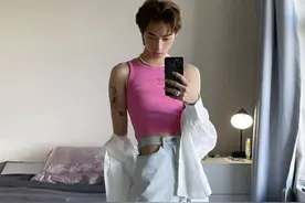 哈利晒与妈妈近照，儿子视角下的伊能静气质温柔，散发艺术气息图片