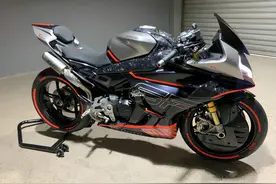 春风SR-C21双缸仿赛首次亮相 配置堪比赛车 最快明年上市图片