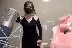 小团团瘦身成功，穿清凉短裙跳舞回击黑粉，老粉：腿型不输周淑怡图片